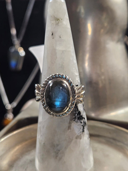 Labradorite size 9